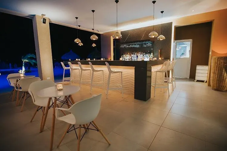 Diamante 242 St Town Home In Gold Coast 2 Bedrooms 3 Bath 3 Community Pools Palm Beach 0*,  Aruba