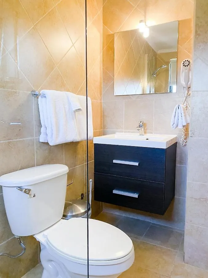 Diamante 242 St Town Home In Gold Coast 2 Bedrooms 3 Bath 3 Community Pools Palm Beach 0*,